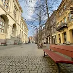 Апартаменти Old Town Jacuzzi Бухарест